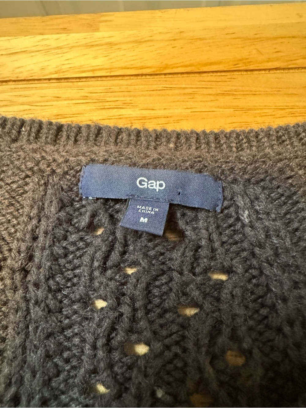 GAP Black & Cream Striped Cable-Knit Crewneck Sweater Size Medium Preppy Cozy - Picture 4 of 8